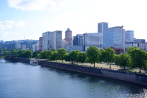 Portland skyline showcasing urban living, ideal for buyers seeking modern homes and vibrant city lifestyle.